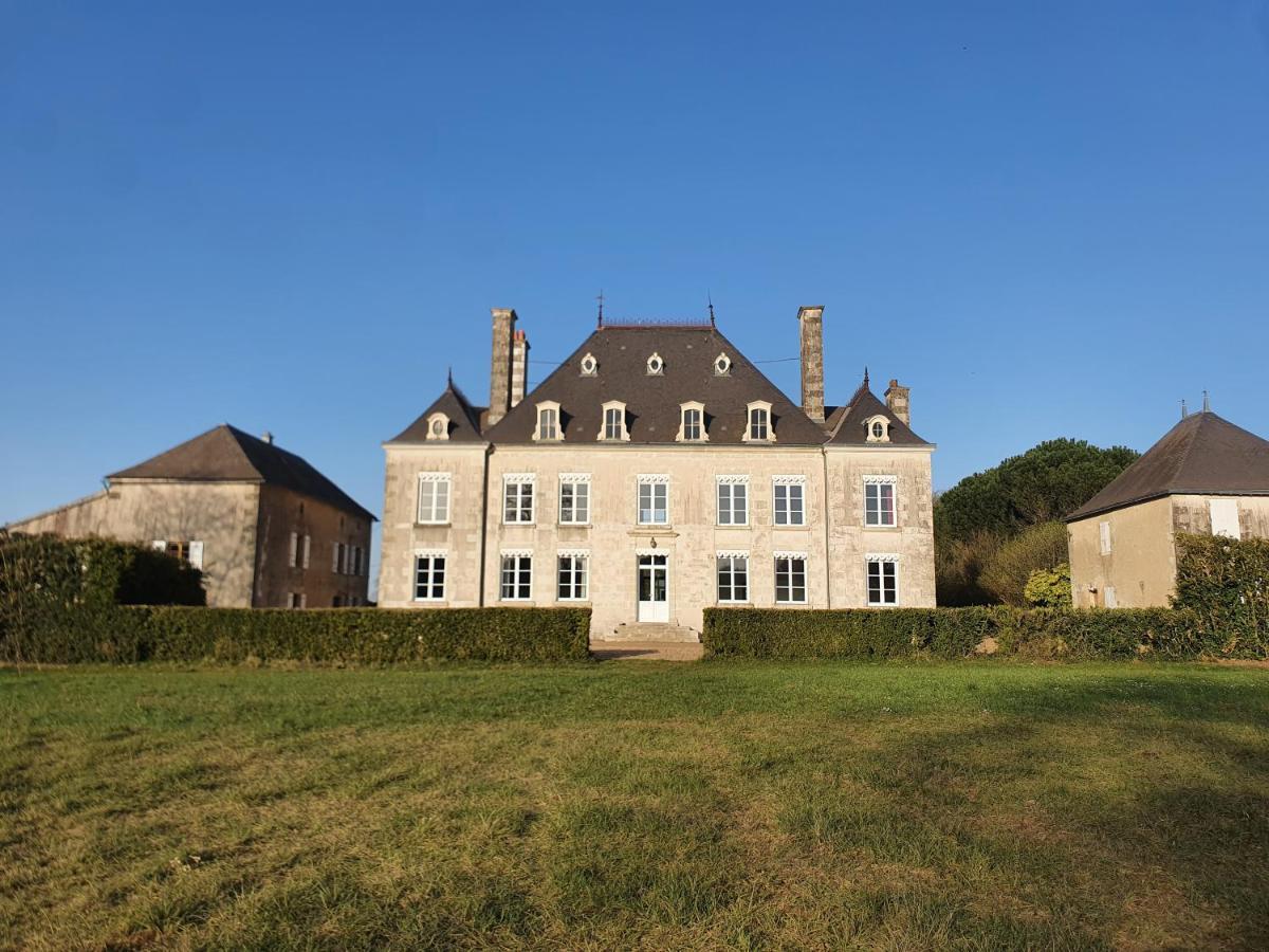 Domaine De La Briouse Bed & Breakfast Sanxay Eksteriør bilde