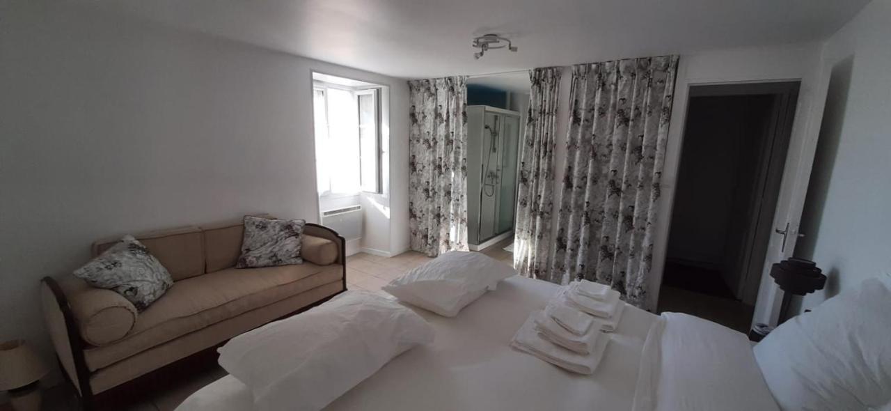 Domaine De La Briouse Bed & Breakfast Sanxay Eksteriør bilde