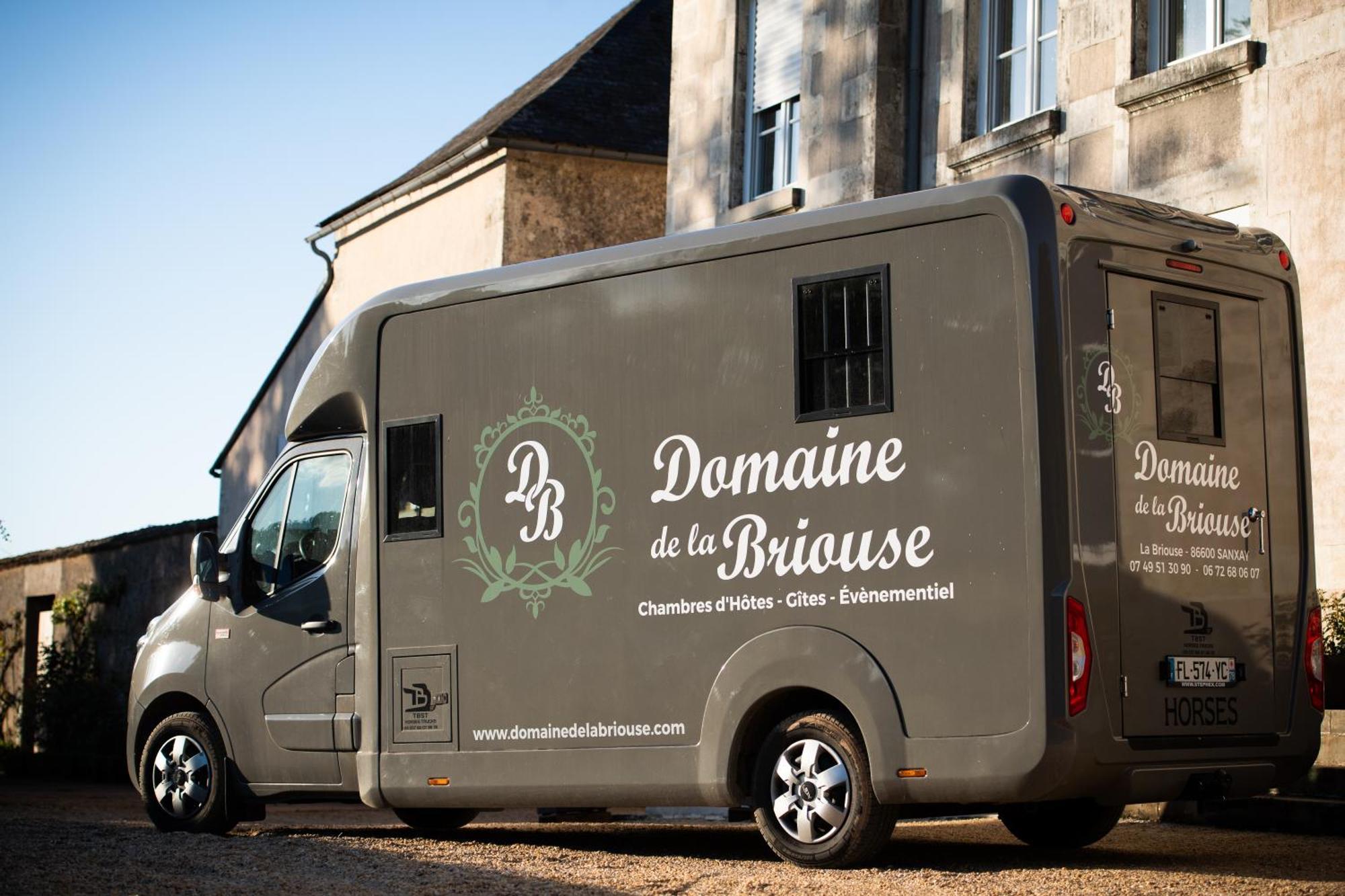Domaine De La Briouse Bed & Breakfast Sanxay Eksteriør bilde